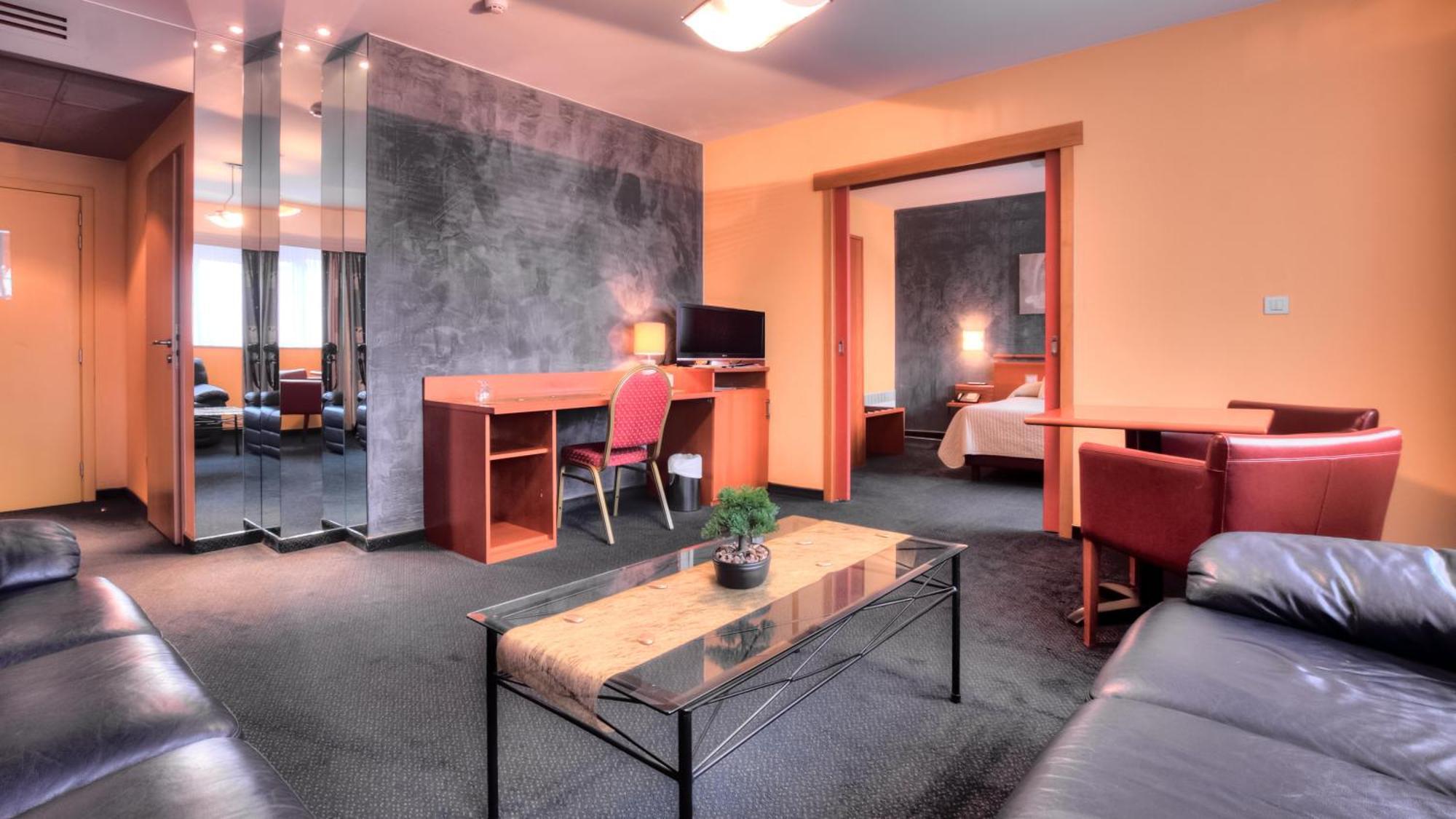 Hotel Tristar La Louviere Ruang foto