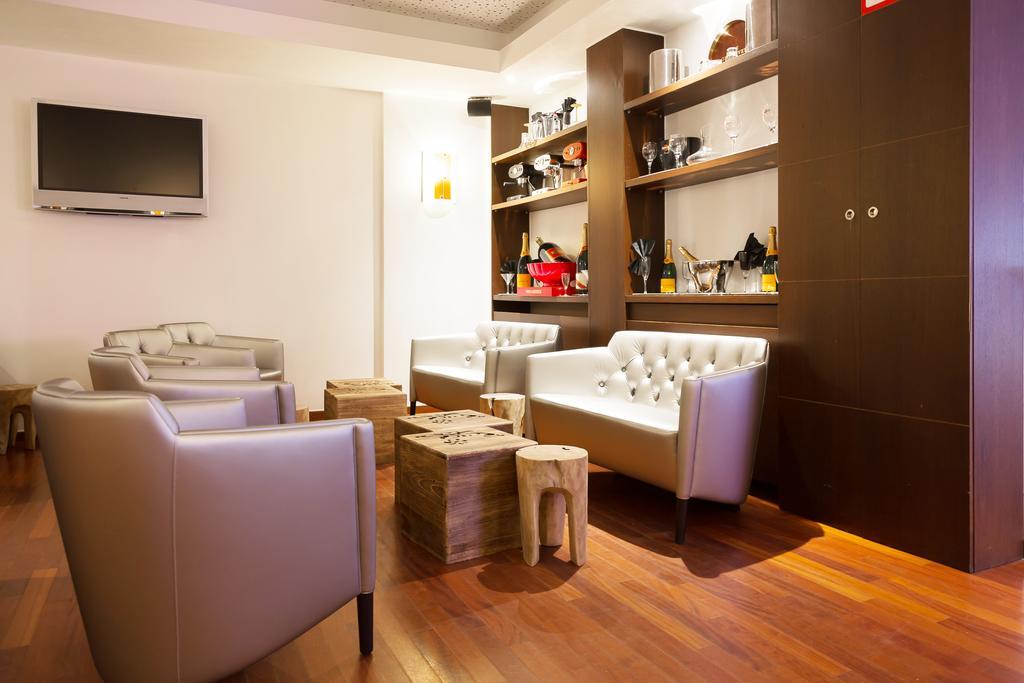 Hotel Tristar La Louviere Bagian luar foto
