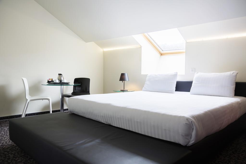 Hotel Tristar La Louviere Bagian luar foto