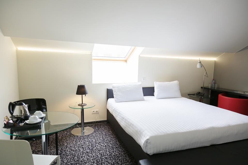 Hotel Tristar La Louviere Bagian luar foto