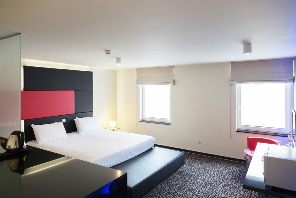 Hotel Tristar La Louviere Bagian luar foto