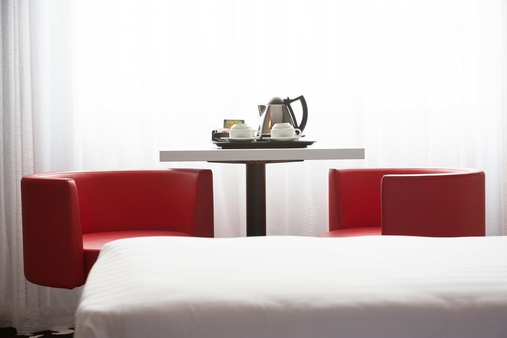 Hotel Tristar La Louviere Bagian luar foto