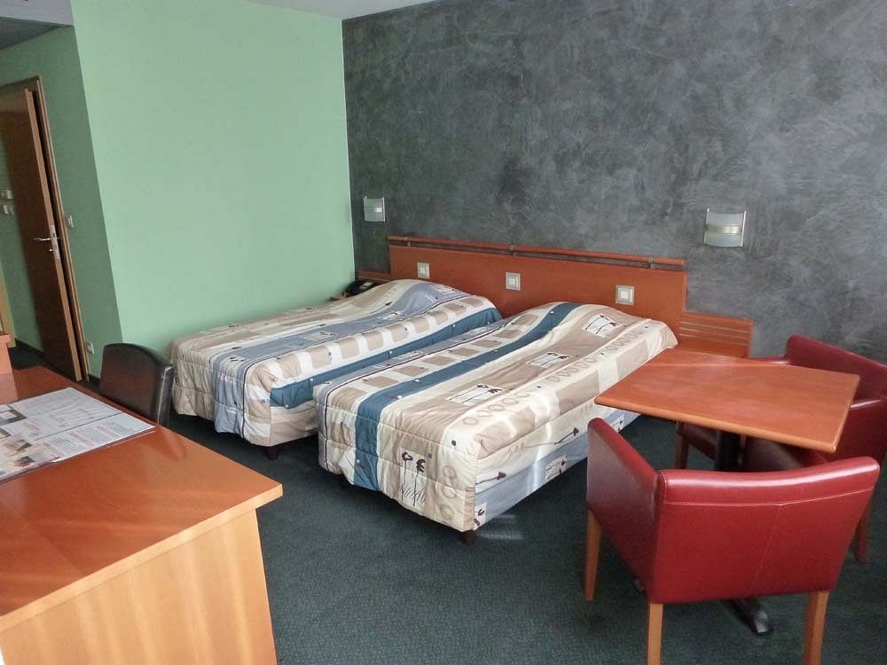 Hotel Tristar La Louviere Bagian luar foto